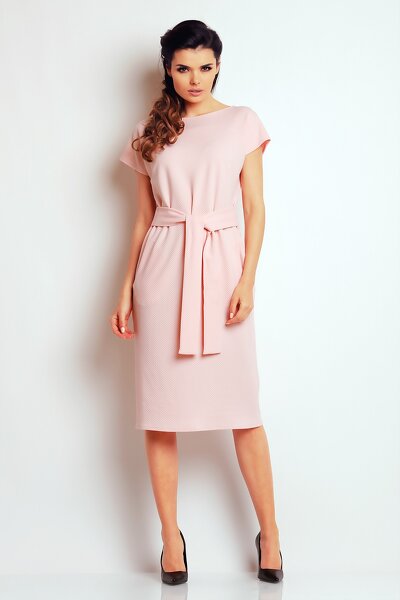 Klasyczna sukienka w kolorze pudrowego róż