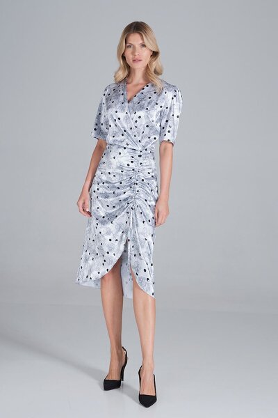 Koktajlowa satynowa sukienka z kopertowym dekoltem