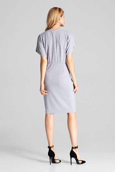 Koktajlowa szara sukienka z kopertowym dekoltem
