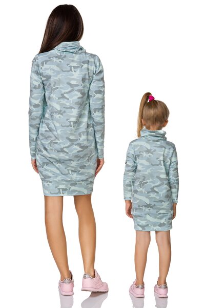 Sportowa sukienka z kominem w kolorze seledynowym