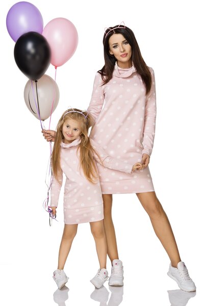 Sportowa sukienka z kominem w kropki