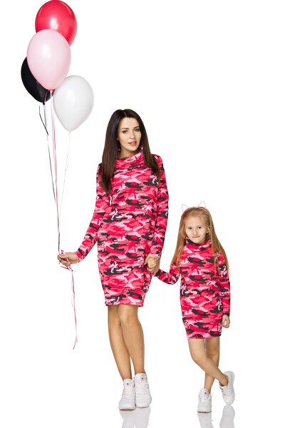 Sportowa sukienka z kominem w kolorze czerwonym