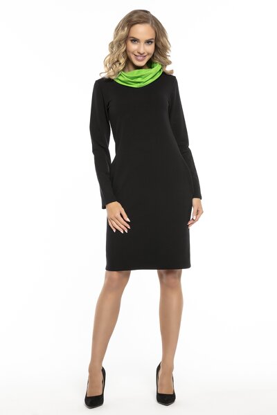 Czarna sukienka z kontrastowym kominem