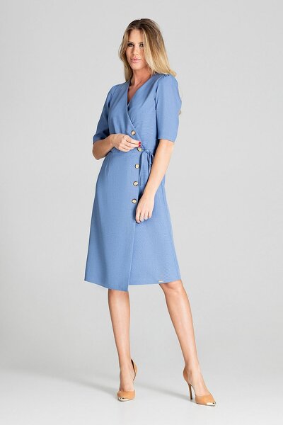 Kopertowa sukienka midi w kolorze niebieskim