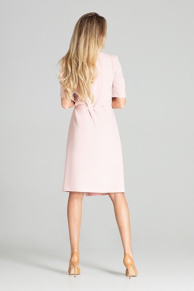 Kopertowa sukienka midi w kolorze różowym