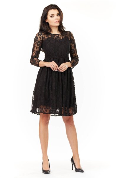 Koronkowa czarna sukienka o rozkloszowanym fasonie
