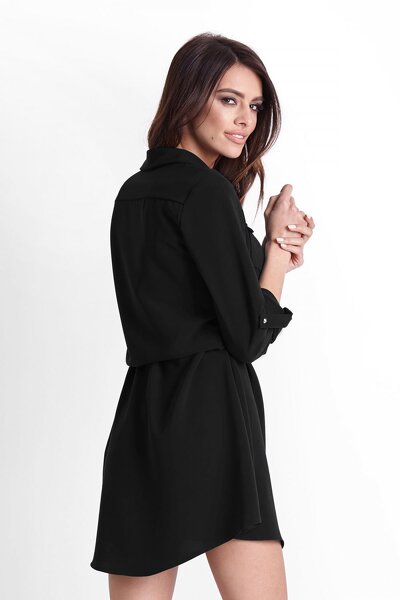 Koszulowa czarna sukienka o luźnym fasonie