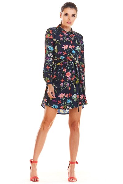 Koszulowa letnia granatowa sukienka ozdobiona kwiatami