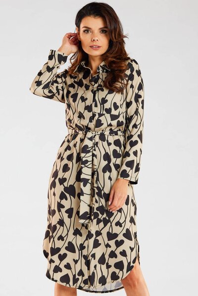 Koszulowa sukienka w beżowym kolorze z czarnymi sercami
