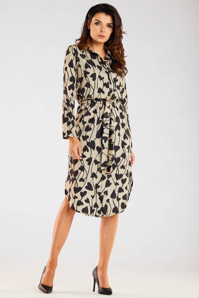 Koszulowa sukienka w beżowym kolorze z czarnymi sercami