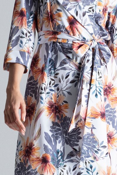 Kwiecista koszulowa sukienka wiązana w pasie