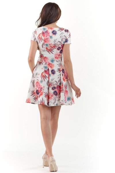 Kwiecista sukienka mini z rozkloszowanym dołem