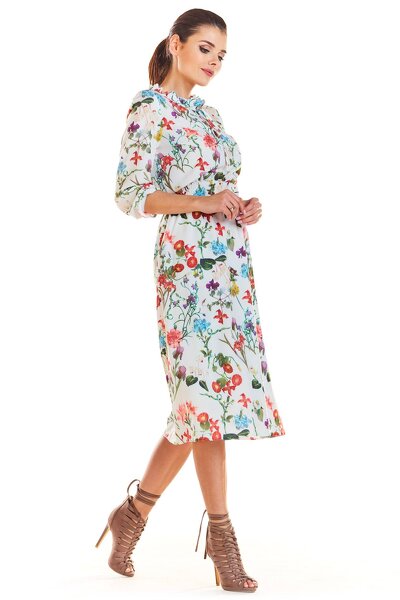 Kwiecista sukienka o luźnym fasonie z gumką w pasie