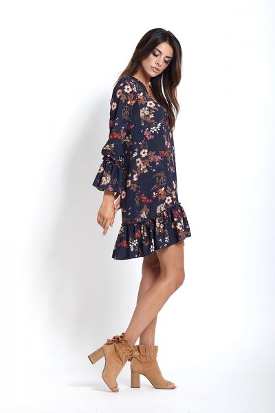 Kwiecista sukienka w stylu boho o trapezowym kroju