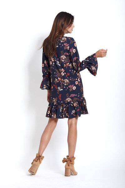 Kwiecista sukienka w stylu boho o trapezowym kroju