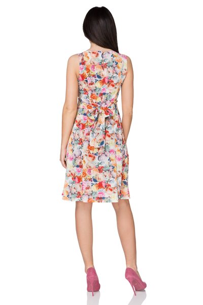 Kwiecista sukienka rozkloszowana z kokardą