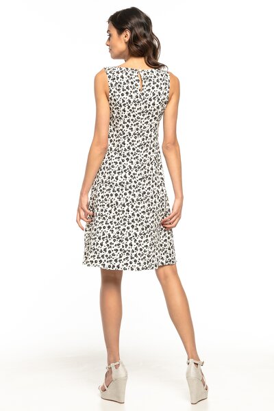 Rozkloszowana sukienka z kokardką w czarne kwiaty