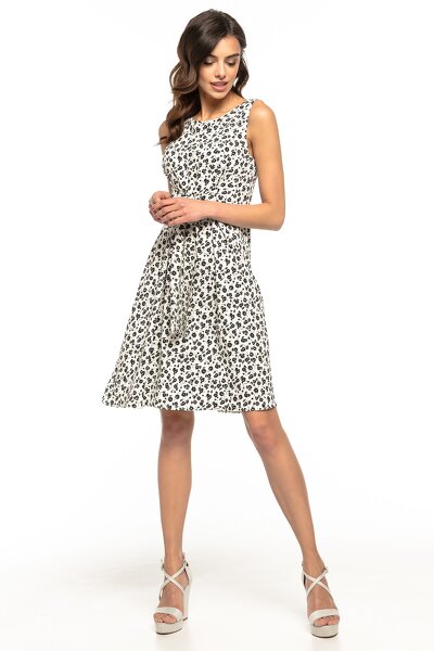 Rozkloszowana sukienka z kokardką w czarne kwiaty