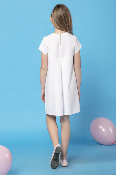 Biała sukienka z kontrafałdą na plecach