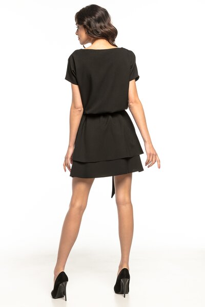 Czarna sukienka z podwójną falbaną