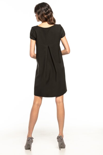 Czarna sukienka z kontrafałdą na plecach