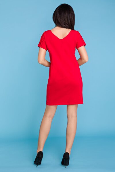 Czerwona sukienka z krótkim rękawem