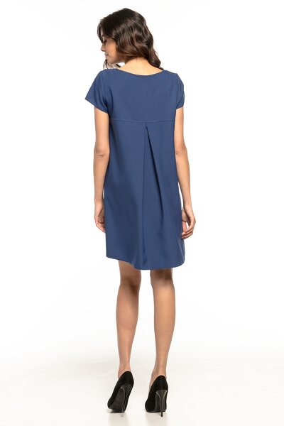 Niebieska sukienka z kontrafałdą na plecach