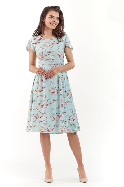 Letnia niebieska sukienka w drobne kwiaty