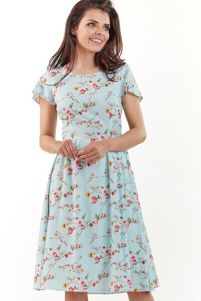 Letnia niebieska sukienka w drobne kwiaty