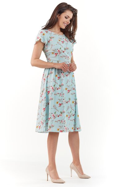 Letnia niebieska sukienka w drobne kwiaty