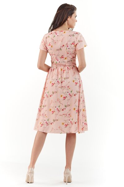 Letnia różowa sukienka w drobne kwiaty