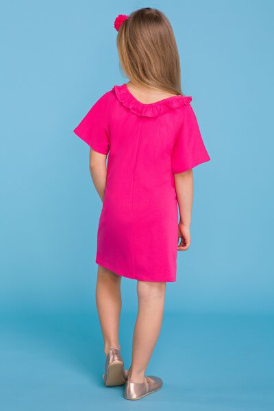 Różowa sukienka z falbanką przy dekolcie dla córki