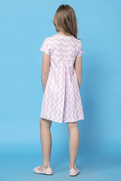 Sukienka w różowe zygzaki