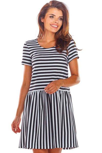 Letnia sukienka mini w czarne paski z odcięciem w pasie