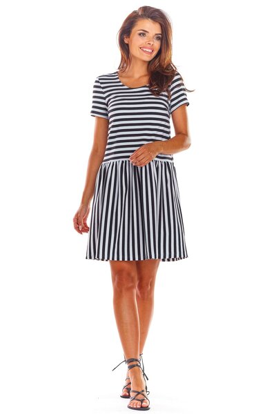 Letnia sukienka mini w czarne paski z odcięciem w pasie