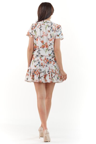 Sukienka mini w kolorze ecru z ozdobnym wiązaniem