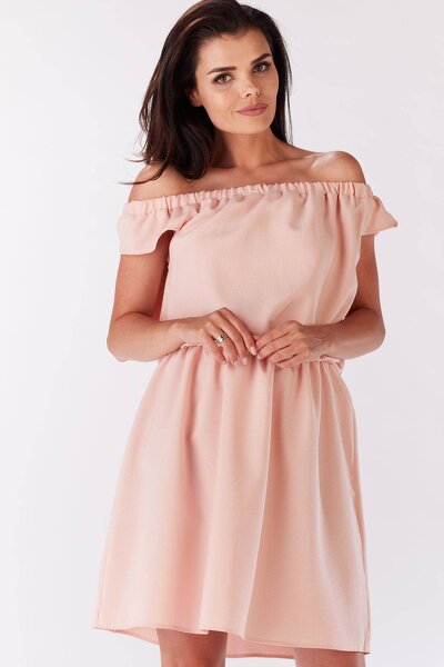 Letnia sukienka w kolorze pudrowego różu