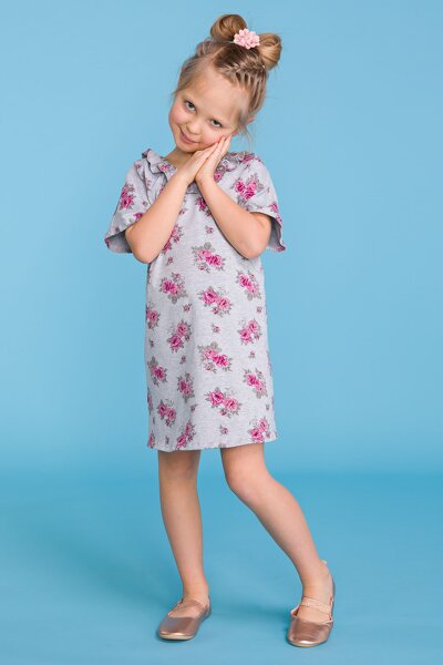 Szara sukienka w kwiaty z falbanką przy dekolcie dla córki
