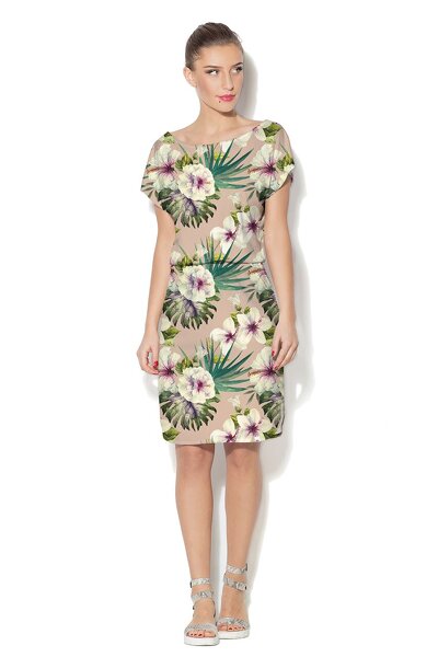 Sukienka w kwiaty na jasno beżowym tle