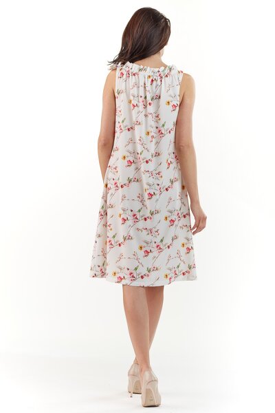 Letnia trapezowa sukienka w kolorze ecru