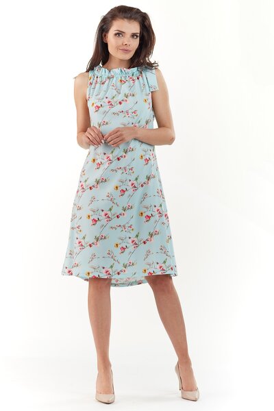 Letnia trapezowa sukienka w niebieskim kolorze