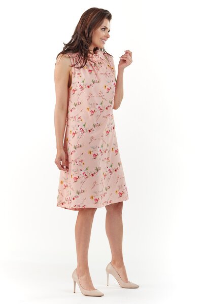 Letnia trapezowa sukienka w różowym kolorze