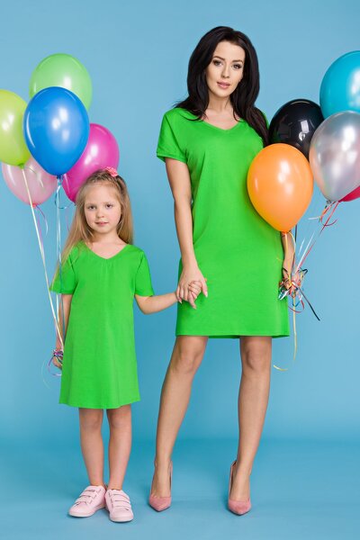 Jasno zielona sukienka z krótkim rękawem