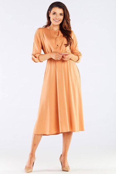 Luźna beżowa sukienka z gumką w pasie