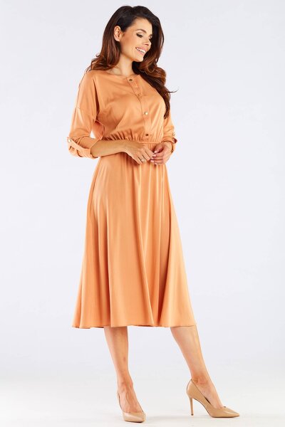 Luźna beżowa sukienka z gumką w pasie