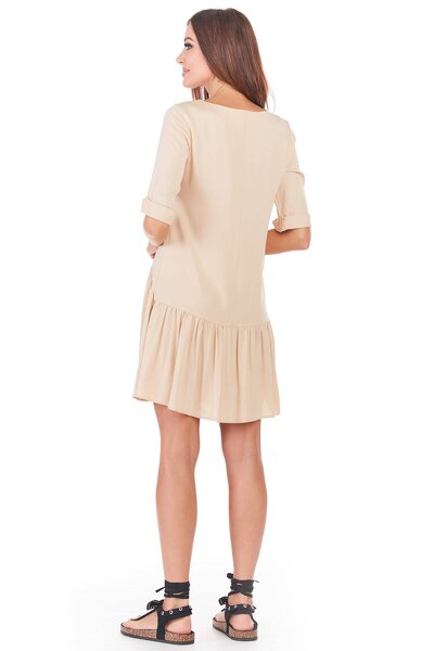 Luźna beżowa sukienka z marszczeniem w pasie