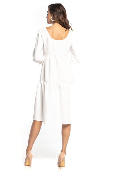 Luźna biała sukienka o długości maxi