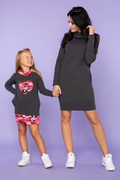 Ciemnoszara sukienka z golfem i ściągaczem na dole