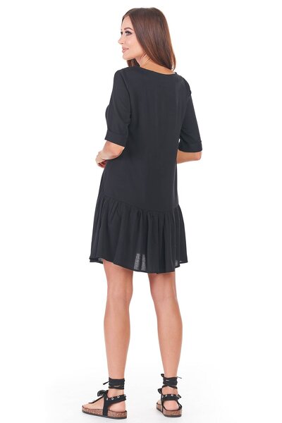 Luźna czarna sukienka z marszczeniem w pasie