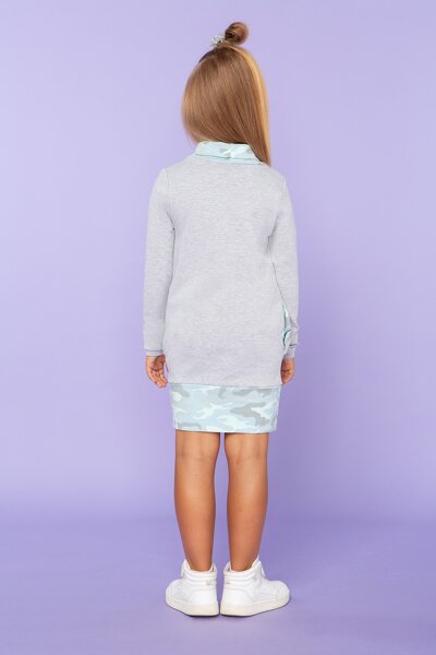 Jasnoszara sukienka z golfem i ściągaczem na dole